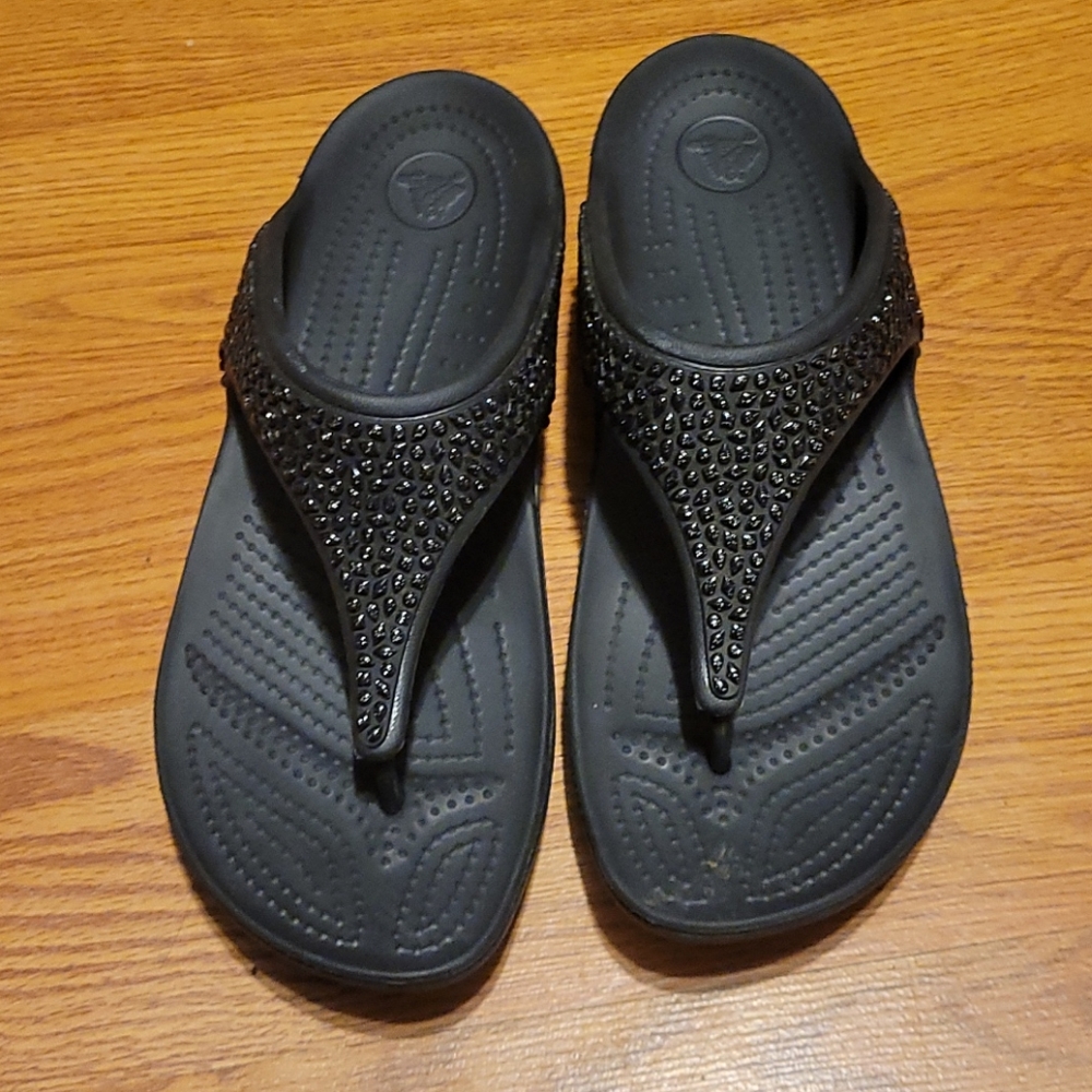 W9 Crocs